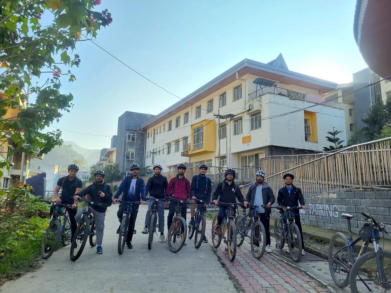 The group with their cycles just before the ride began